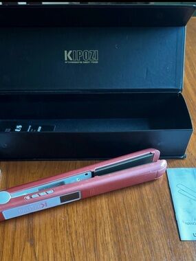 Source Unknown KIPOZI Black Box with Gold Logo